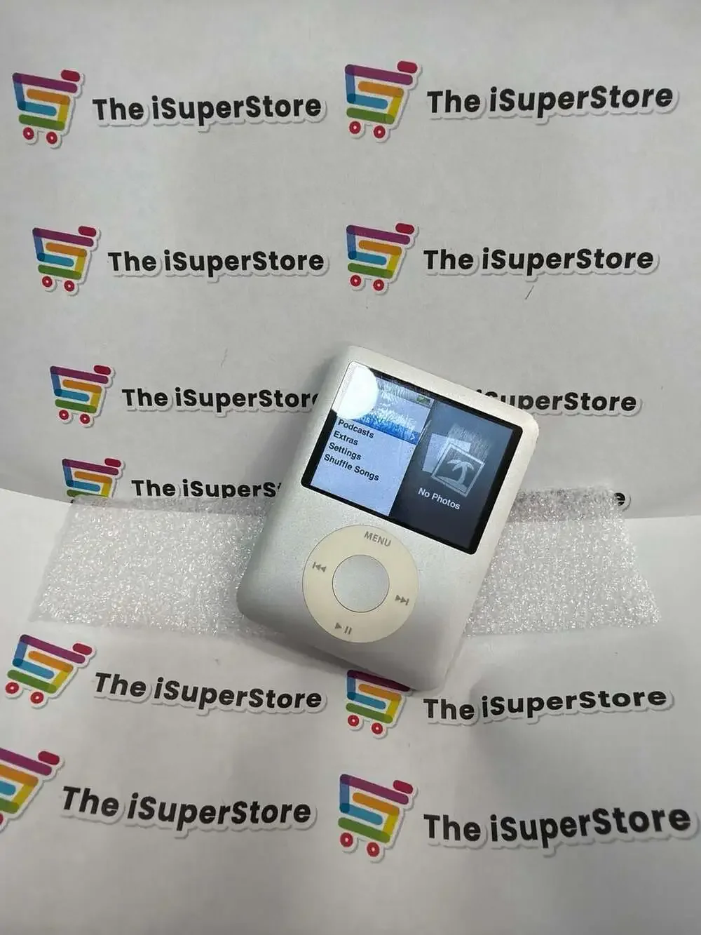 Apple iPod nano 3rd Generation 4GB Silver Bundle+ 1 YR CPS warranty